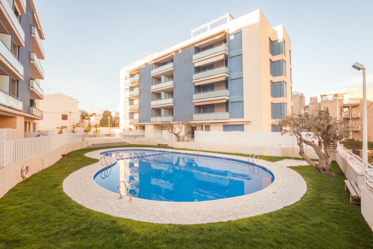 Квартира 110 м² с садом и бассейном, рядом с пляжем на Коста Дорада