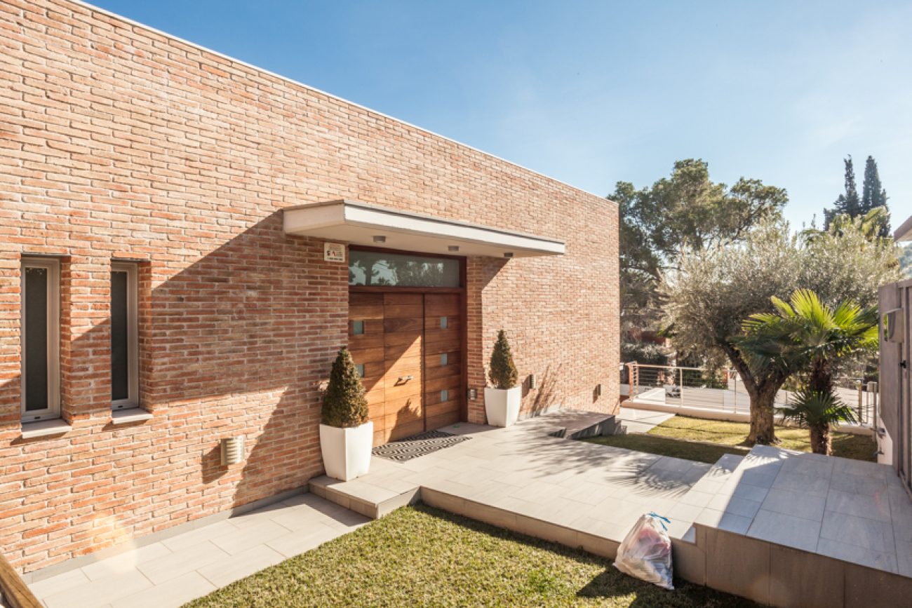 Большой дом класса люкс с бассейном в Кастельдефельс, Испания