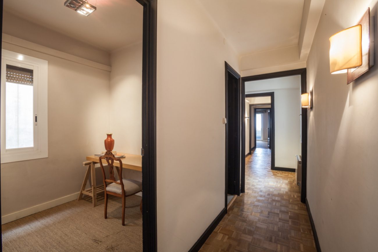 Светлая квартира 159м² в Эшампле, центральном районе Барселоны
