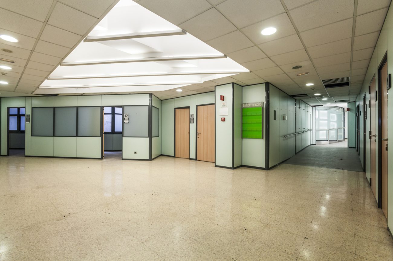 Большое помещение 531м² коммерческой недвижимости в Сарриа, Барселона