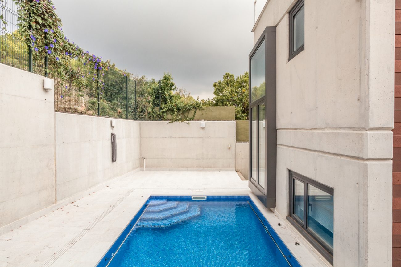 Отличный современный дом с видами в Castelldefels