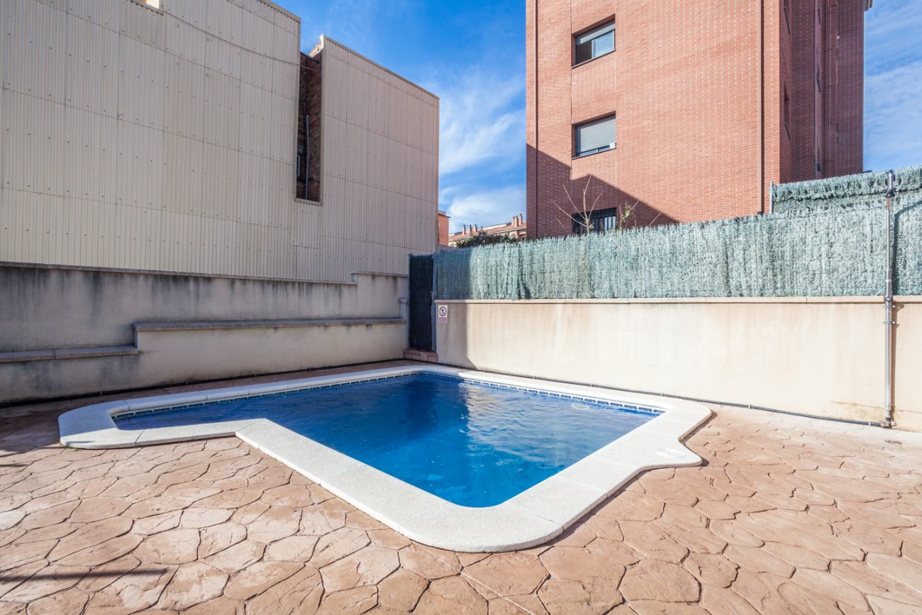 Большой светлый дуплекс в Castelldefels