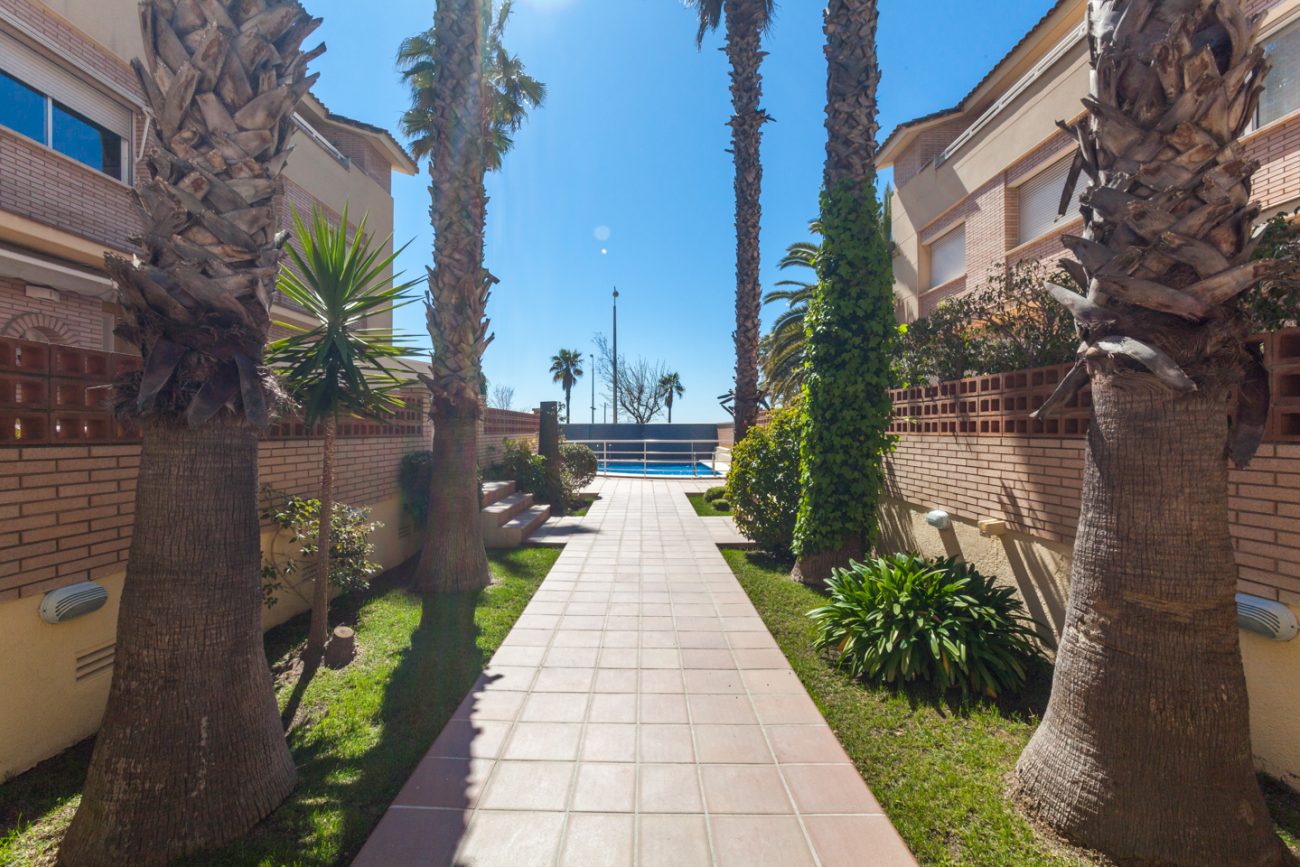 Таунхаус с видами на море в Castelldefels