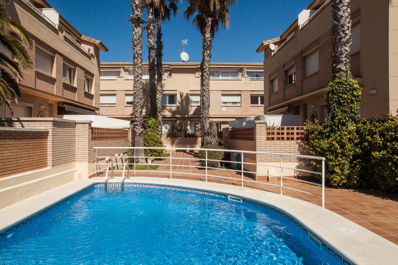 Таунхаус с видами на море в Castelldefels