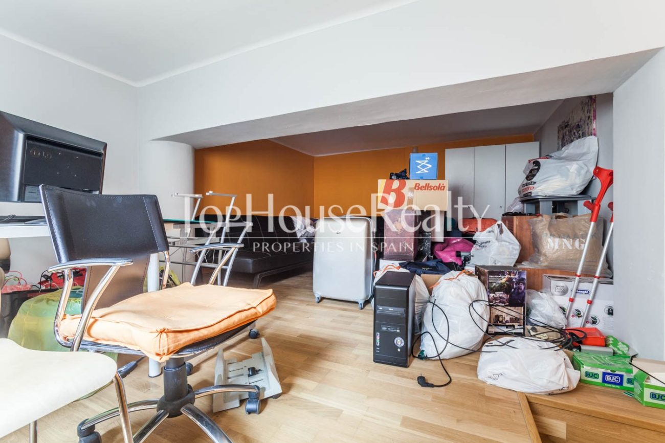 Коммерческая недвижимость в Барселоне, 84м2, Sant Antoni