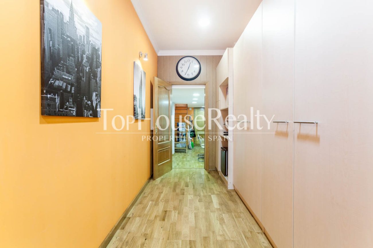 Коммерческая недвижимость в Барселоне, 84м2, Sant Antoni