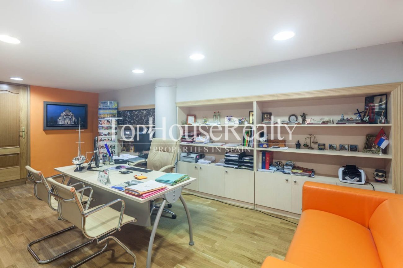 Коммерческая недвижимость в Барселоне, 84м2, Sant Antoni