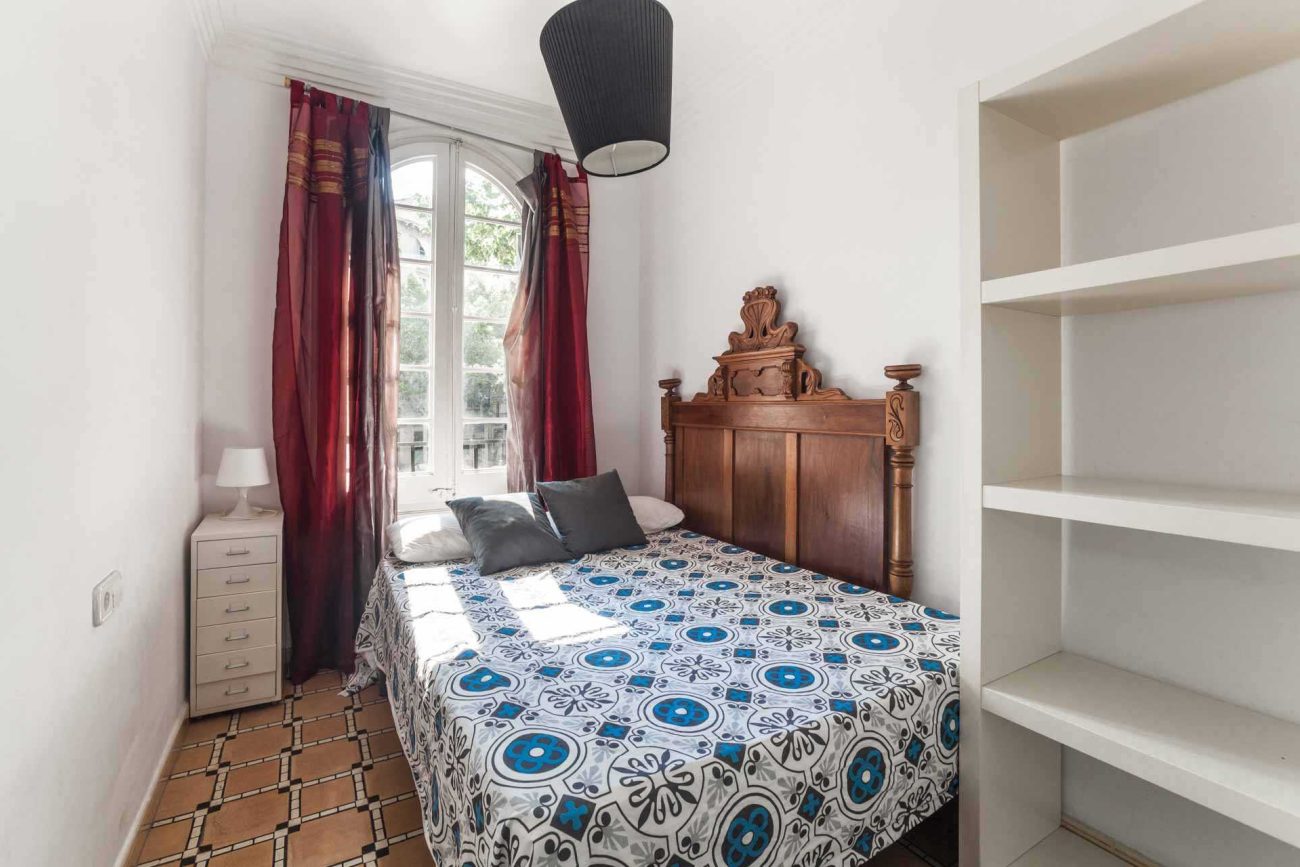 Квартира в Барселоне с туристической лицензией, 80м2