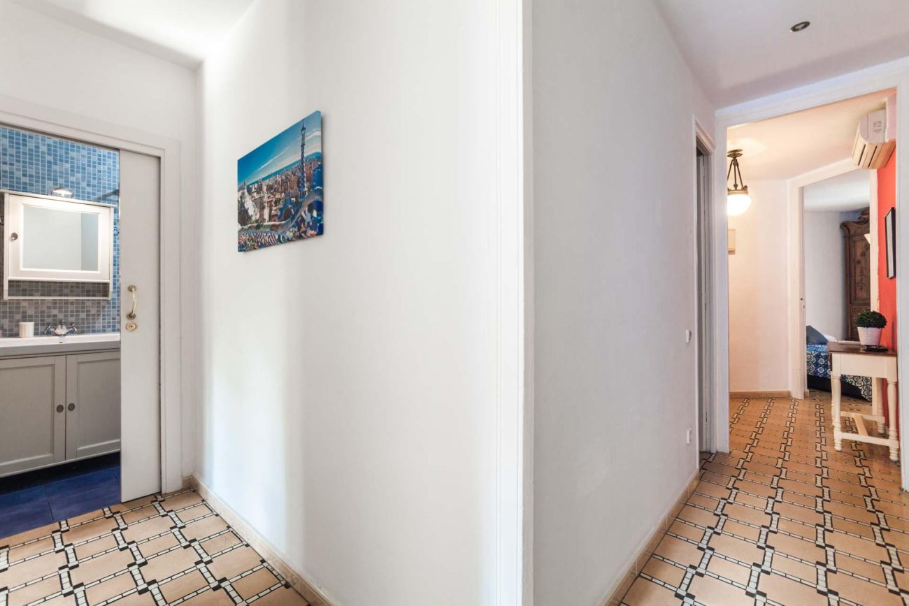 Квартира в Барселоне с туристической лицензией, 80м2