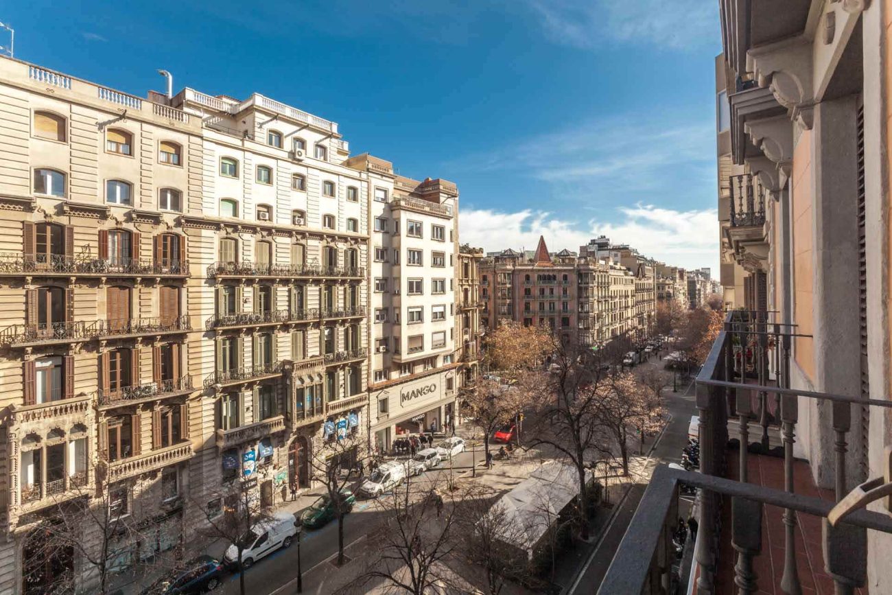 Уютная и светлая квартира на Rambla Catalunya
