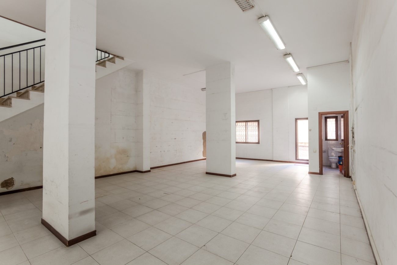 Помещение под офис 250 м² на продажу в Барселоне