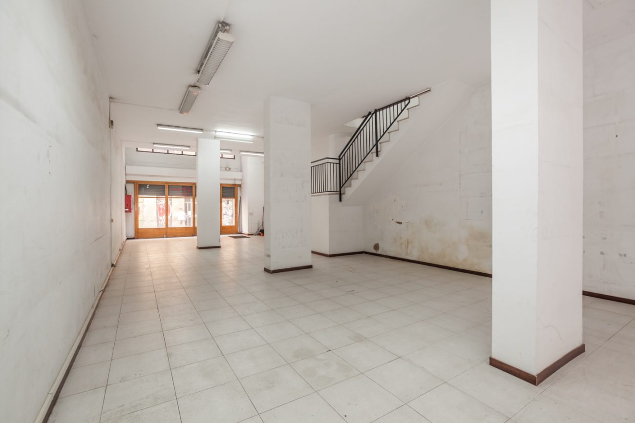 Помещение под офис 250 м² на продажу в Барселоне