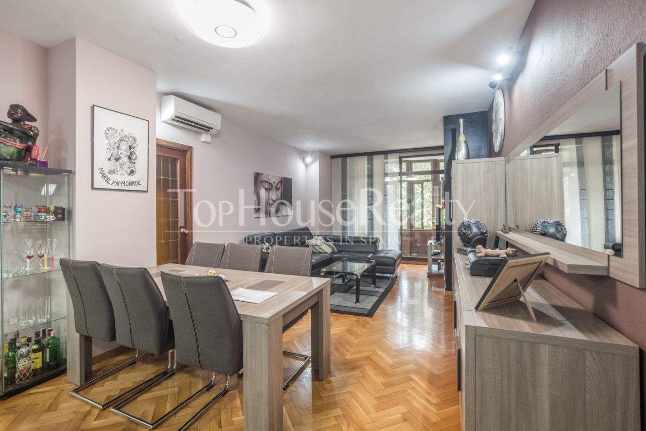 Фантастическая квартира на Travesera de Les Corts