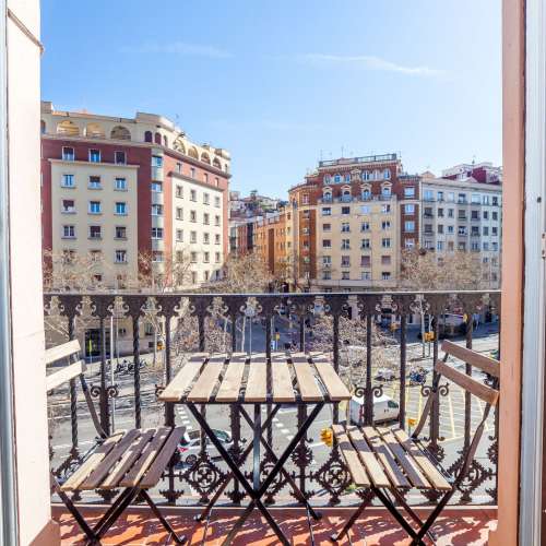 Роскошная Квартира с Балконами на Площади Испании: Идеальная Инвестиционная Возможность в Сердце Барселоны
