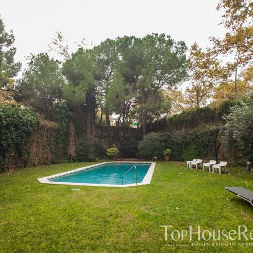 Потрясающая квартира с бассейном в Барселоне, в престижном районе Педральбес