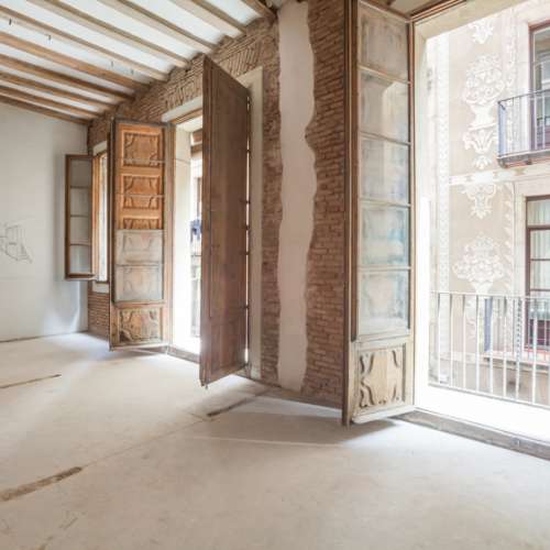 Впечатляющая квартира с террасой в историческом центре Барселоны