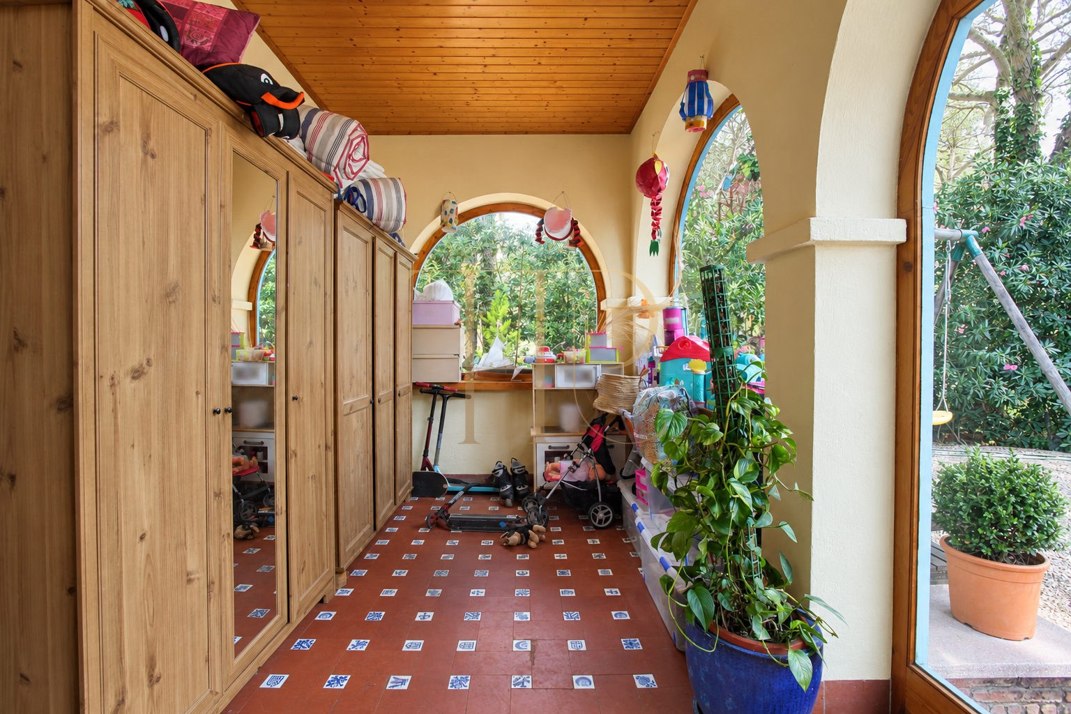 Проданный дом с садом и бассейном в Ла-Пинеде, Кастельдефельс